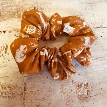 scrunchie brown